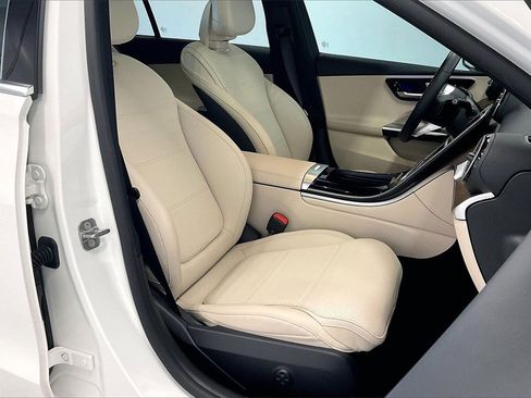 Used 2025 Mercedes-Benz C 300 Sedan image 8