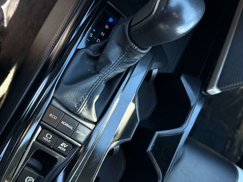 Used 2025 Toyota Camry SE image 20