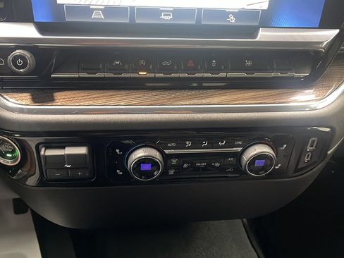 Used 2023 Chevrolet Silverado 1500 LT w/ Convenience Package II AWD/4WD image 11