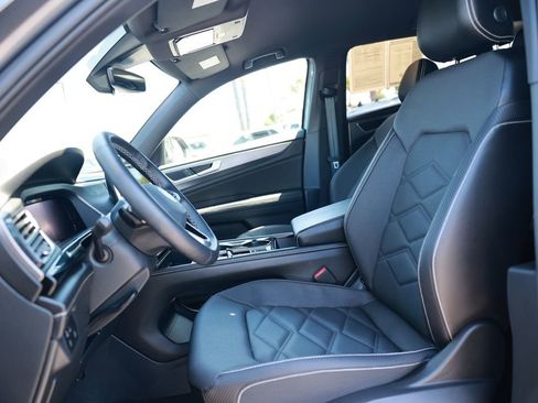 Used 2024 Volkswagen Atlas Cross Sport SE FWD image 18