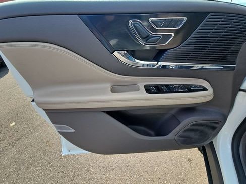 Used 2022 Lincoln Corsair AWD w/ Premium Package image 26
