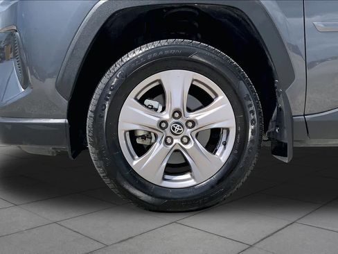 Used 2025 Toyota RAV4 XLE FWD image 11