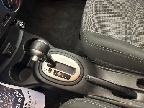 Used 2018 Nissan Versa SV FWD image 19