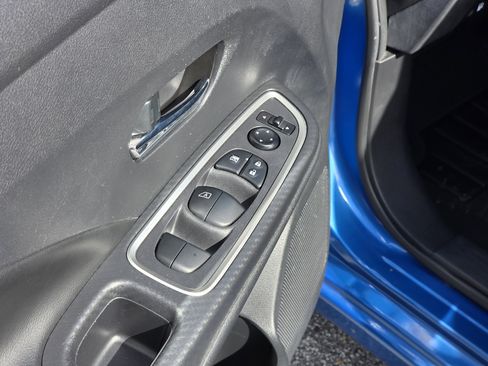 Used 2020 Nissan Versa SR w/ Convenience Package image 15