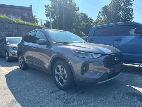 Used 2025 Ford Escape ST-Line Select AWD/4WD image 2