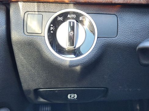 Used 2013 Mercedes-Benz E 350 Sedan image 23