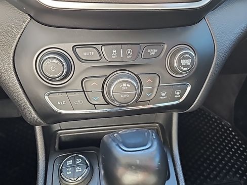 Used 2019 Jeep Cherokee Trailhawk w/ Comfort/Convenience Group image 31