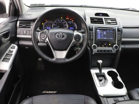 Used 2013 Toyota Camry SE image 12