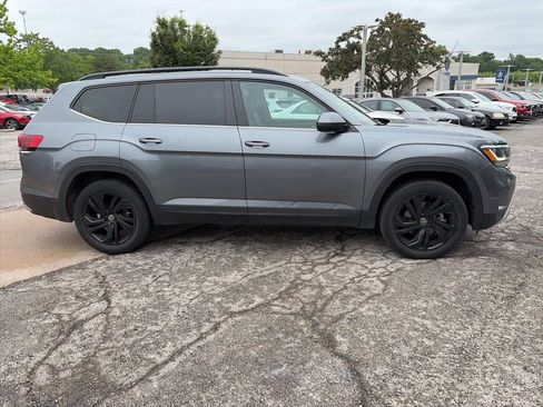 Used 2023 Volkswagen Atlas SE w/ Panoramic Sunroof Package AWD/4WD image 4