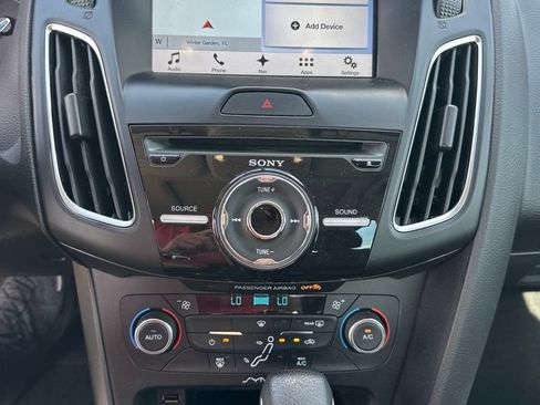 Used 2017 Ford Focus SEL FWD image 17