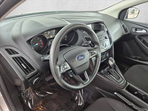Used 2018 Ford Focus SE FWD image 14