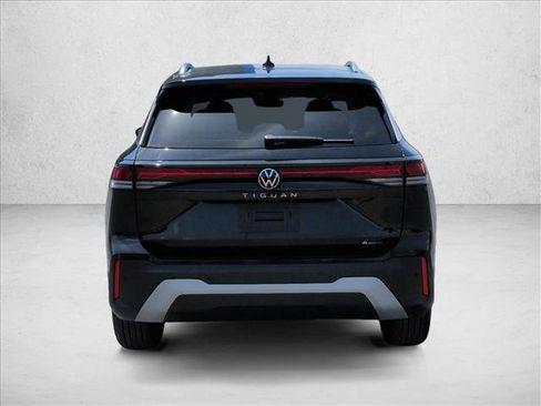 Used 2025 Volkswagen Tiguan S w/ 18" Wheel Package AWD/4WD image 7