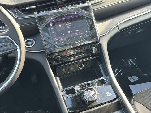 New 2025 Jeep Grand Cherokee L Altitude image 26