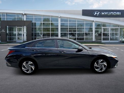 New 2026 Hyundai Elantra Limited FWD image 9