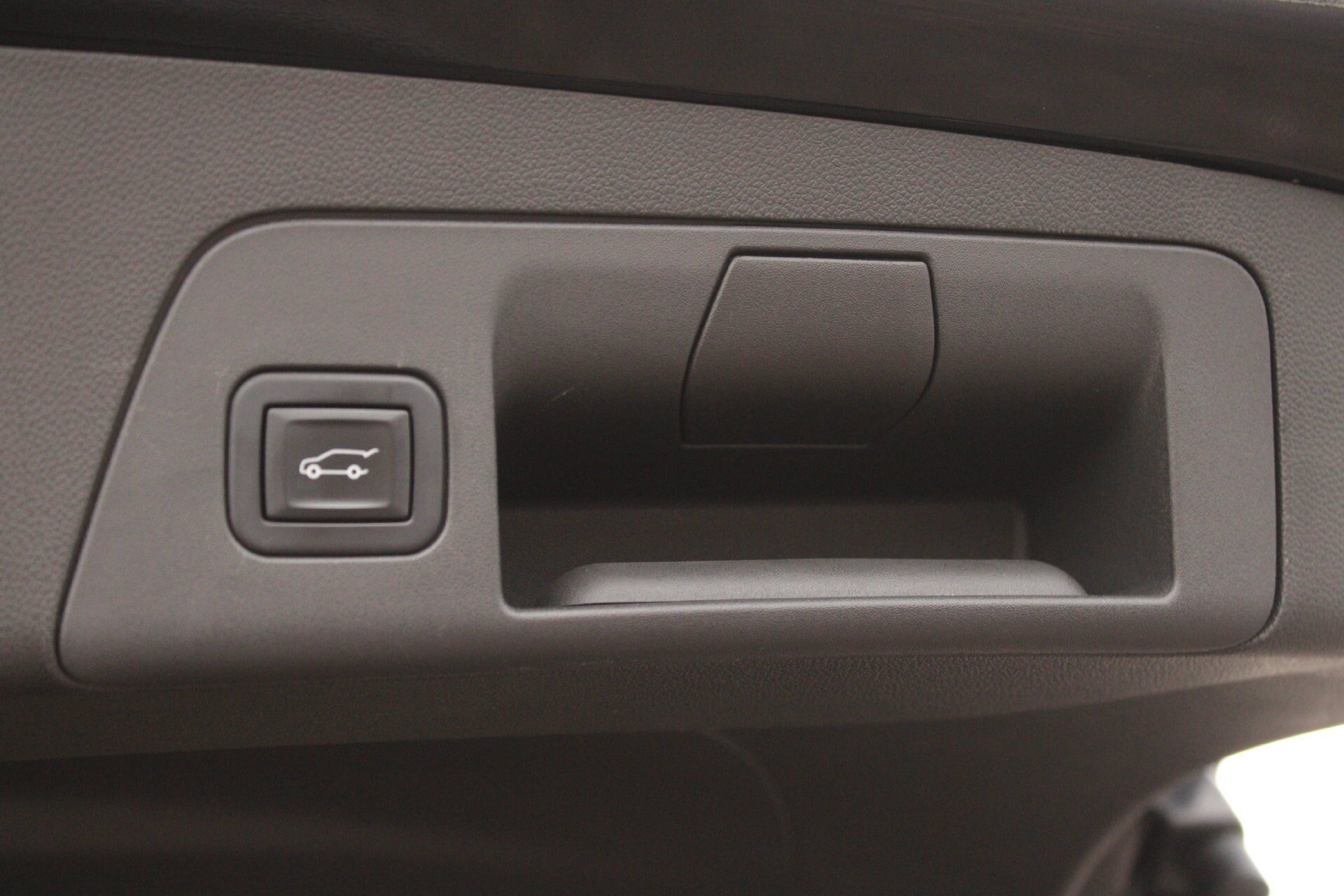Used 2022 Buick Envision Avenir w/ Technology Package II FWD image 9