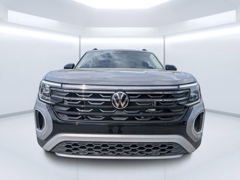 New 2026 Volkswagen Atlas Peak Edition image 8