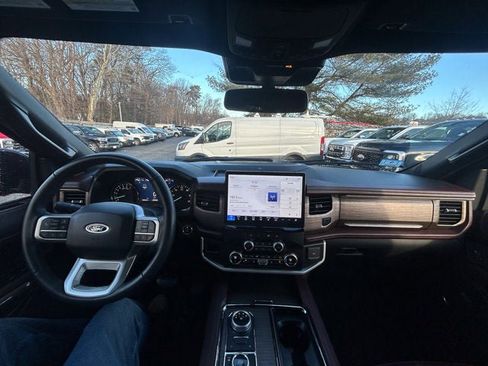 Used 2024 Ford Expedition Limited image 21