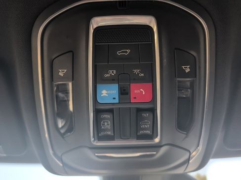 Used 2023 Jeep Grand Cherokee Altitude image 63