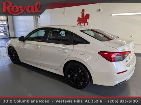 Used 2023 Honda Civic Sport image 2