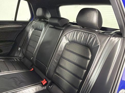 Used 2018 Volkswagen Golf R 4-Door image 19