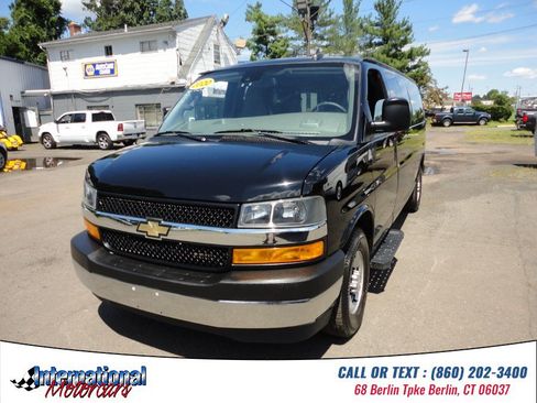 Used 2020 Chevrolet Express 3500 LT w/ LT Preferred Equipment Group RWD image 7