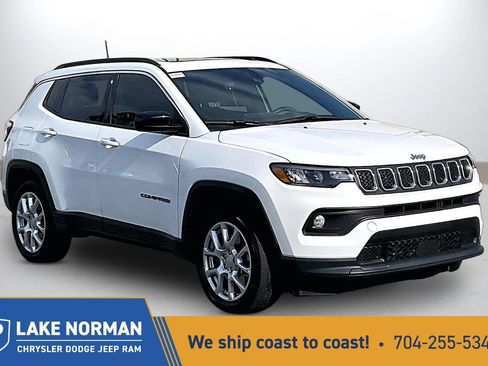 Used 2024 Jeep Compass Latitude w/ Sun and Sound Group image 1