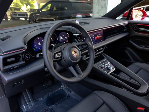 New 2026 Porsche Macan 4 Electric AWD/4WD image 4