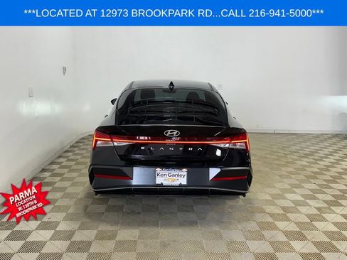 Used 2024 Hyundai Elantra SEL w/ Convenience Package image 5