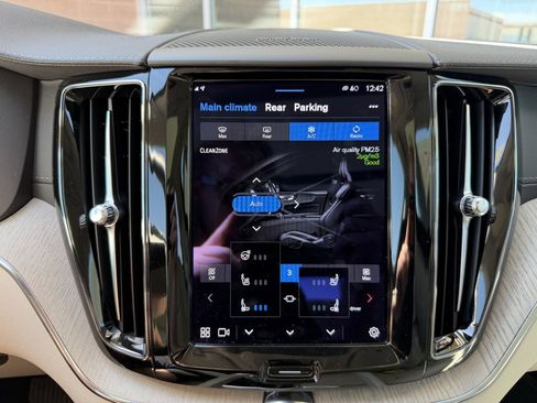 Used 2022 Volvo XC60 B5 Inscription w/ Advanced Package image 24