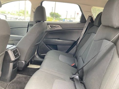 Used 2025 Kia Sportage LX FWD image 9