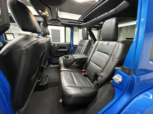 Used 2022 Jeep Wrangler Unlimited Sahara image 26