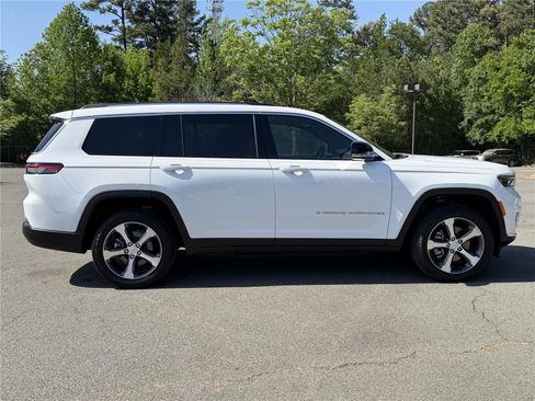 Used 2023 Jeep Grand Cherokee L Limited AWD/4WD image 33