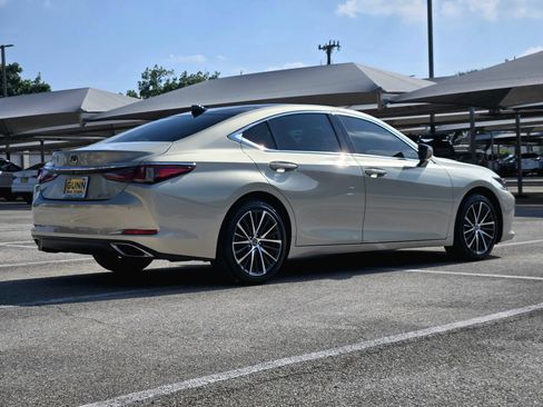 Used 2023 Lexus ES 350 w/ Premium Package FWD image 3