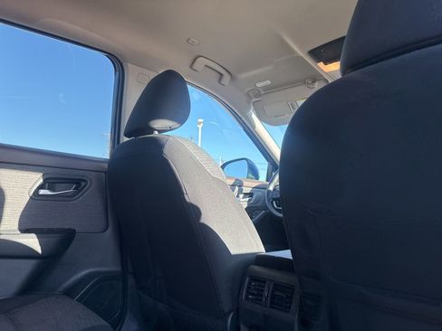 Certified 2023 Nissan Rogue SV FWD image 29