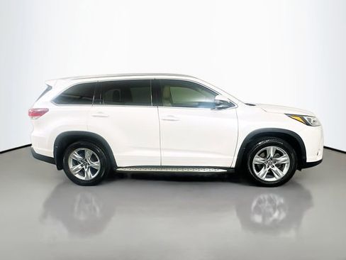 Used 2019 Toyota Highlander Limited FWD image 4