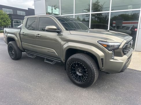 Used 2024 Toyota Tacoma TRD Sport AWD/4WD image 1