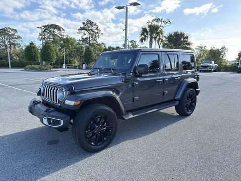Used 2025 Jeep Wrangler Unlimited Sahara image 7