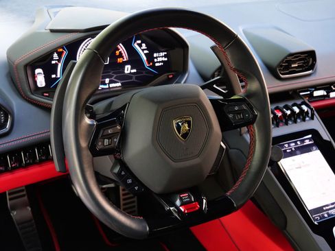 Used 2023 Lamborghini Huracan EVO RWD image 16