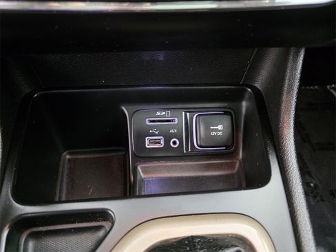 Used 2017 Jeep Cherokee Latitude w/ Comfort & Sound Group image 26