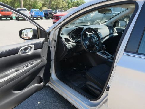 Used 2019 Nissan Sentra SV FWD image 11