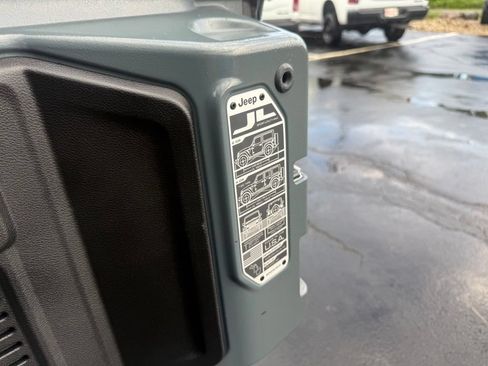 Used 2025 Jeep Wrangler Unlimited Sahara w/ Safety Group AWD/4WD image 51