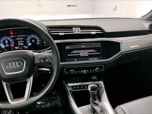 Certified 2025 Audi Q3 2.0T Premium image 8