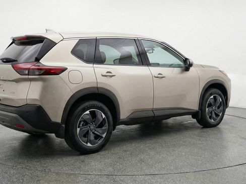 Used 2025 Nissan Rogue SV image 9