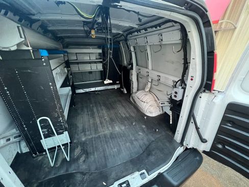 Used 2015 Chevrolet Express 2500 image 14