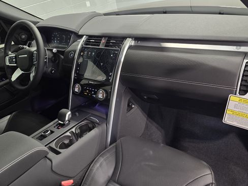 New 2026 Land Rover Discovery Limited Edition image 4
