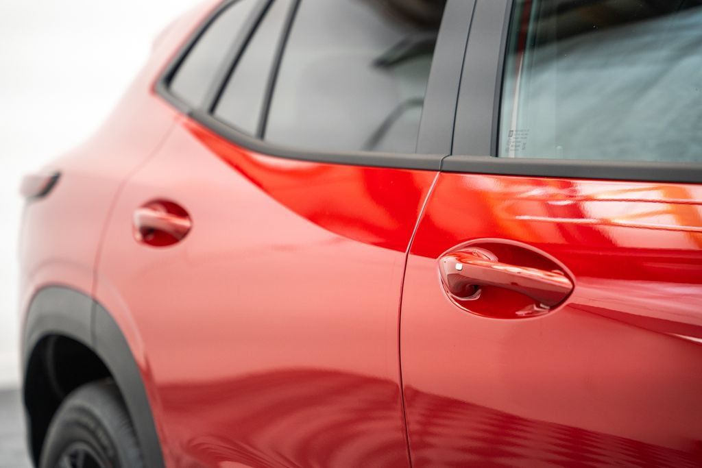 New 2026 Chevrolet Trax LT w/ Sunroof Package FWD image 15
