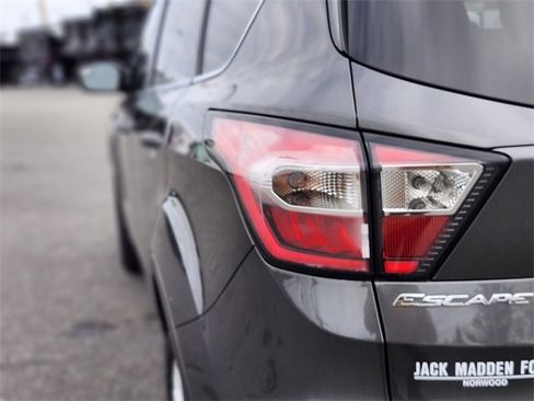 Certified 2017 Ford Escape SE w/ SE Cold Weather Package image 9