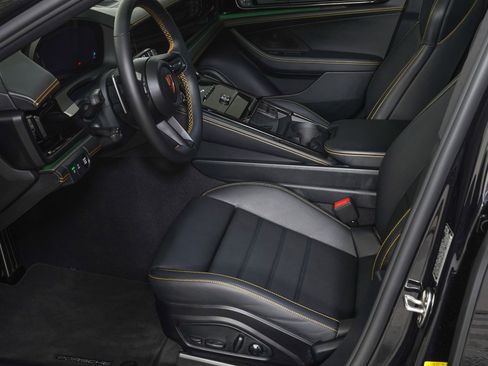 Used 2026 Porsche Panamera 4 AWD/4WD image 12
