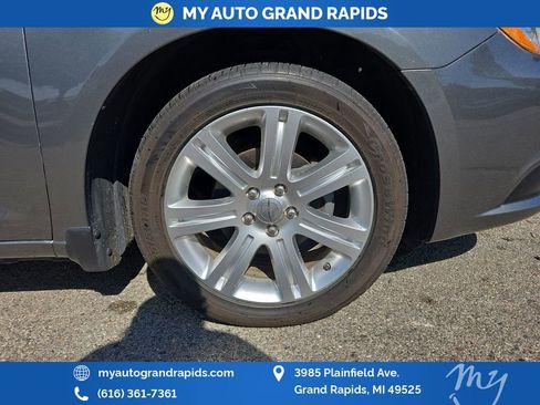 Used 2011 Chrysler 200 Touring FWD image 30