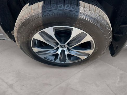 Used 2024 Toyota Highlander XLE AWD/4WD image 14